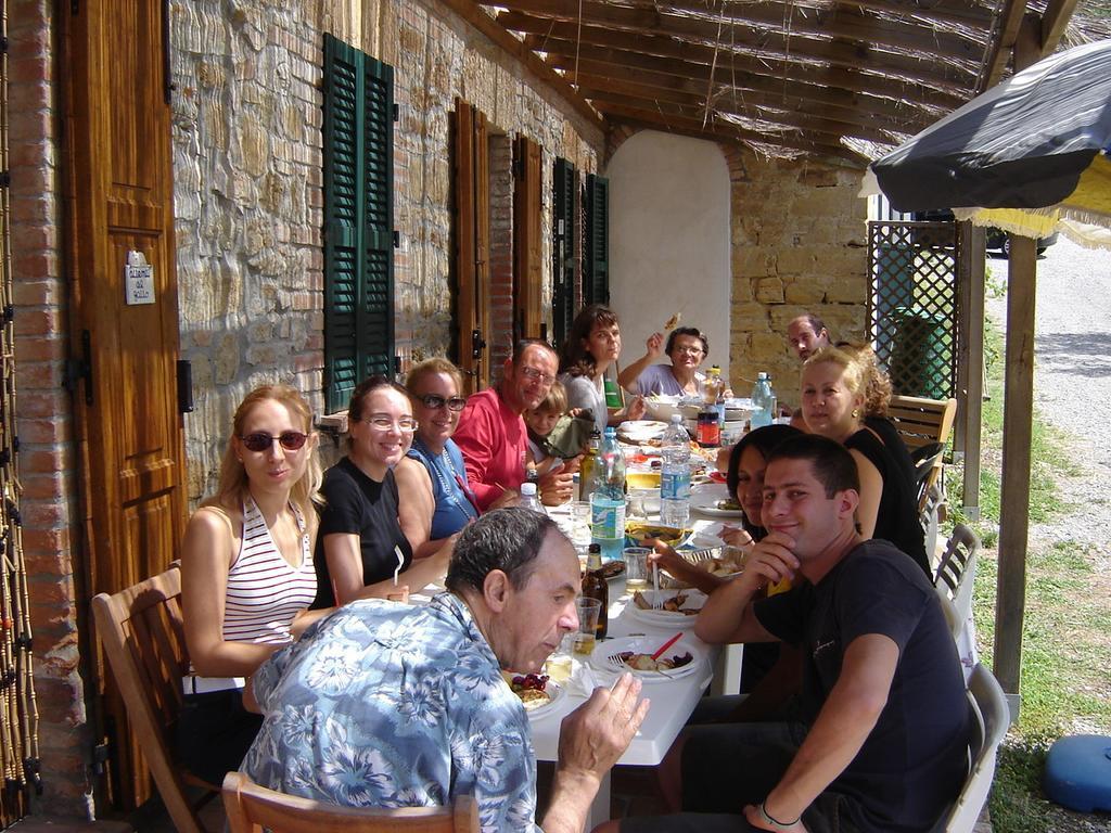 Casa Dell' Abbondanza B&B Agriturismo Vigoleno Luaran gambar